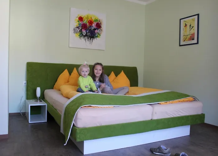 Zum Mohrn بيت ريفي Oberwoelz Stadt