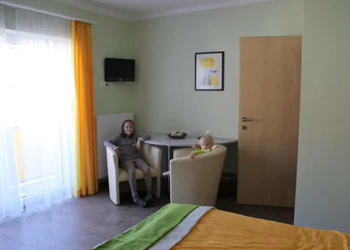 Zum Mohrn بيت ريفي 3*